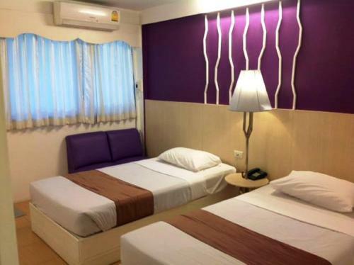 Highway Hotel