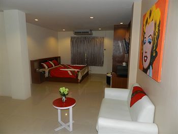 Suite Dreams Hotel