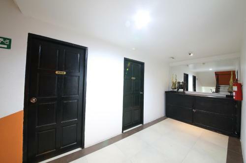 Hostal Patong Station House
