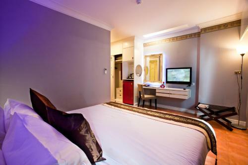 C & N Hotel