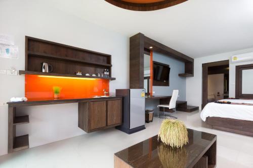 Dolphin Hotel Phuket