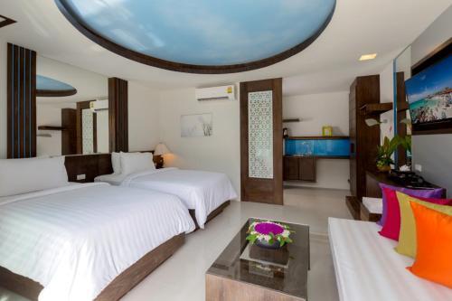 Dolphin Hotel Phuket
