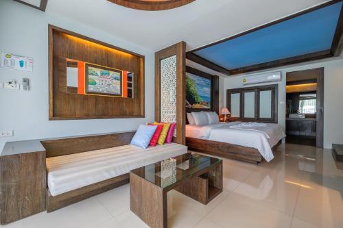 Dolphin Hotel Phuket