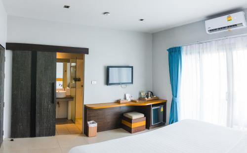 Dolphin Hotel Phuket