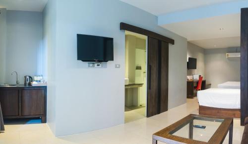 Dolphin Hotel Phuket