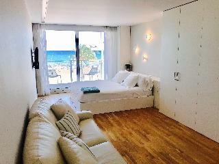Meraki Beach Hotel