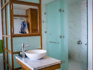 Vinh Hung Old Town Hotel