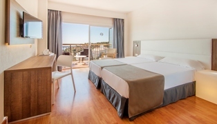 Globales Apartamentos Cala Vi�as Only Adults +16