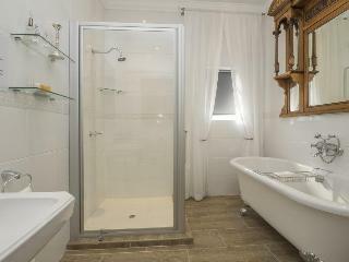Madison Manor Boutique Hotel