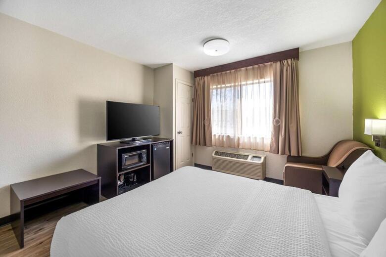 Hotel Americinn By Wyndham Salina