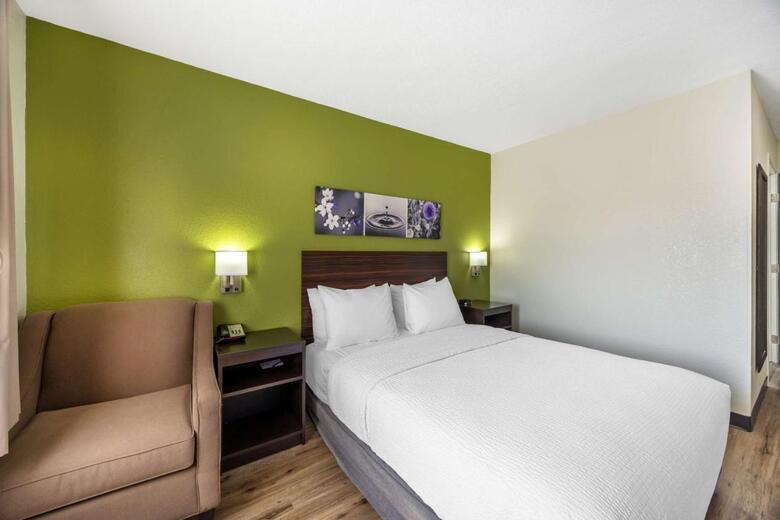 Hotel Americinn By Wyndham Salina