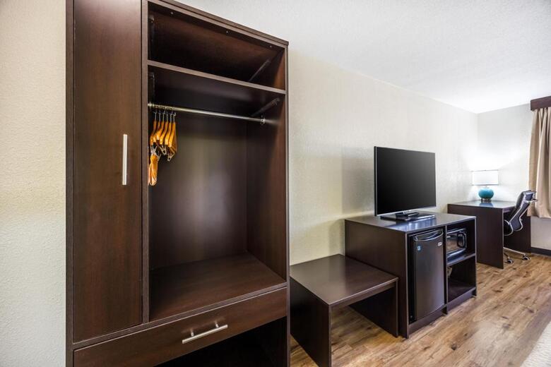Hotel Americinn By Wyndham Salina