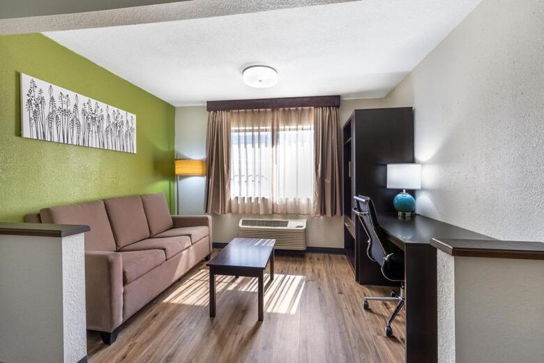 Hotel Americinn By Wyndham Salina