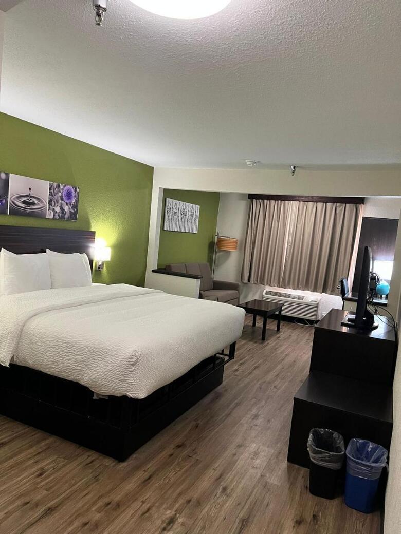 Hotel Americinn By Wyndham Salina