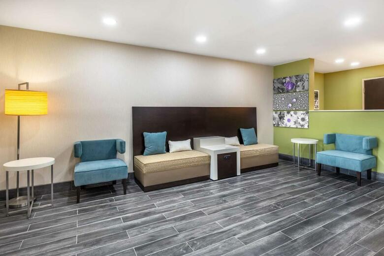 Hotel Americinn By Wyndham Salina