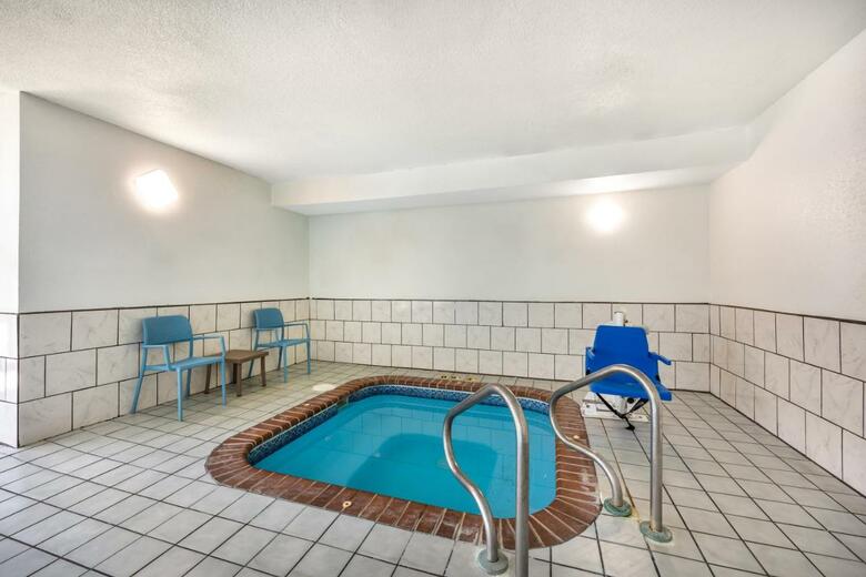Hotel Americinn By Wyndham Salina