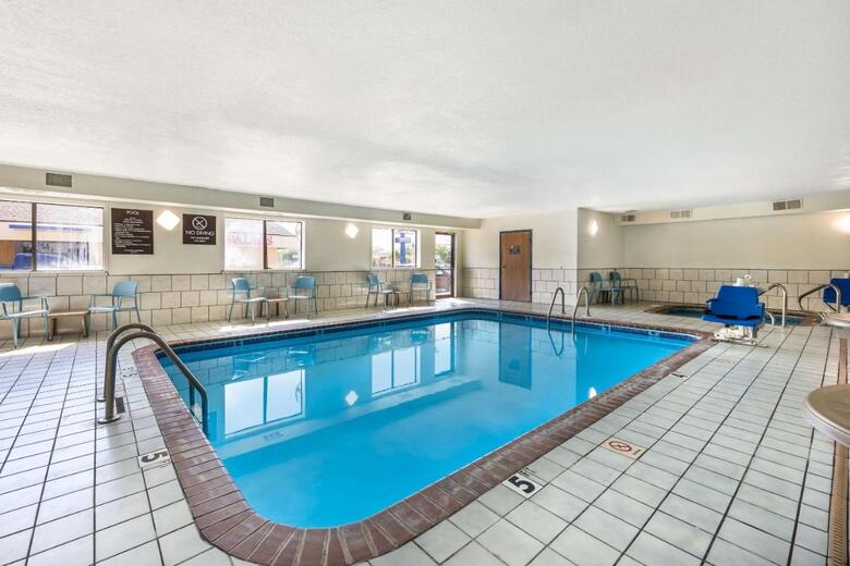 Hotel Americinn By Wyndham Salina
