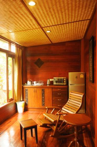 Hotel Ruenkanok Thaihouse Resort