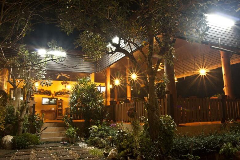 Hostal Zea Za Garden