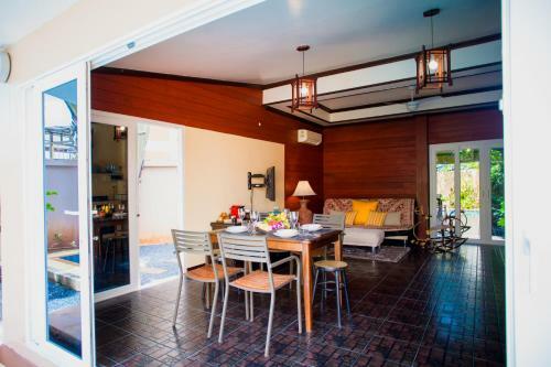 Baan Manuchang Villa