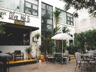Hotel Give Me 5 Hostel