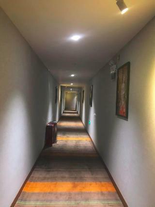 Hotel 7 Days Inna Lhasa Ali Shanxi Road