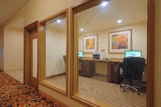 Hotel Country Inn & Suites