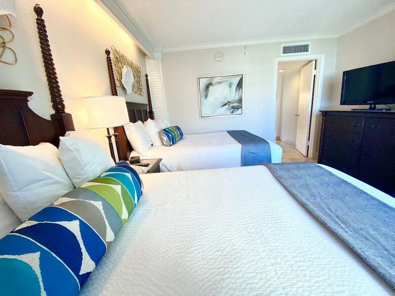 Hotel Tradewinds Island Grand Resort