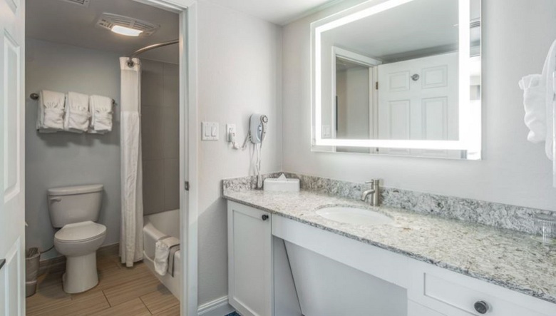 Hotel Tradewinds Island Grand Resort