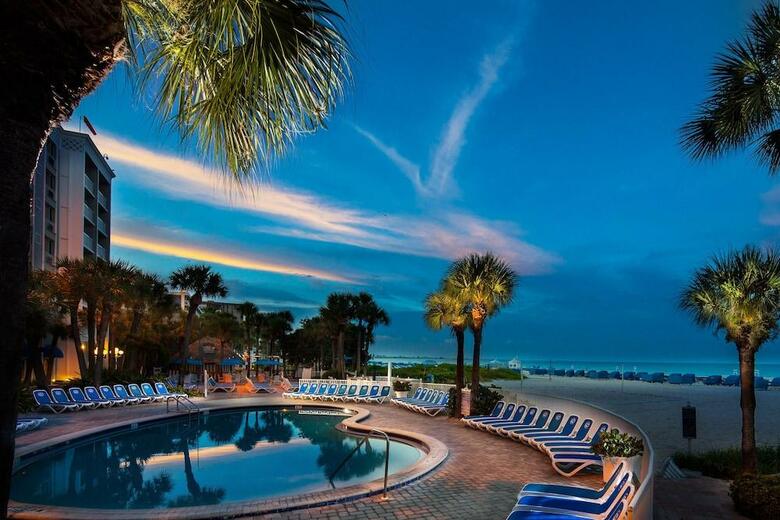 Hotel Tradewinds Island Grand Resort