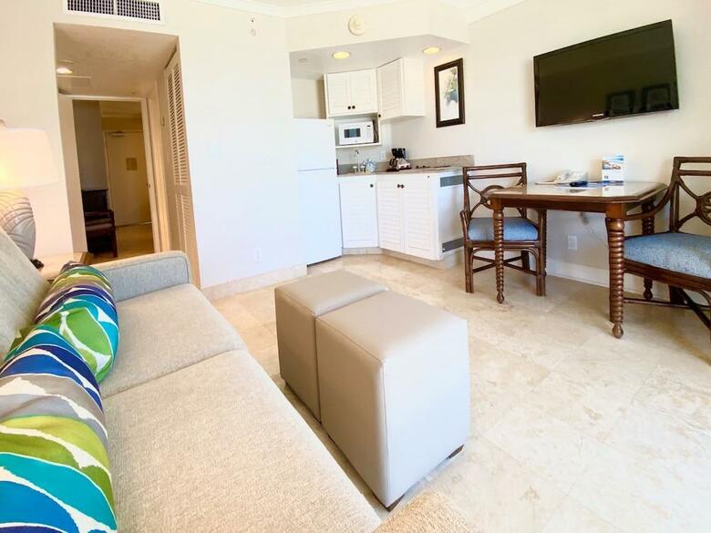 Hotel Tradewinds Island Grand Resort