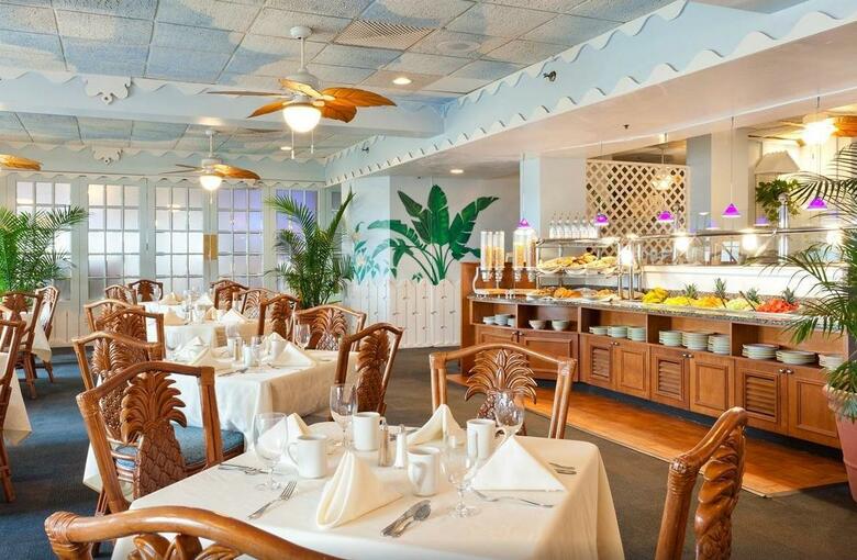 Hotel Tradewinds Island Grand Resort