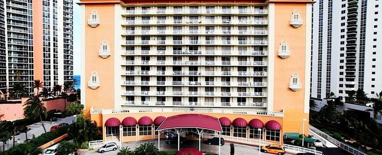 Hotel Ramada Plaza Marco Polo Beach Resort