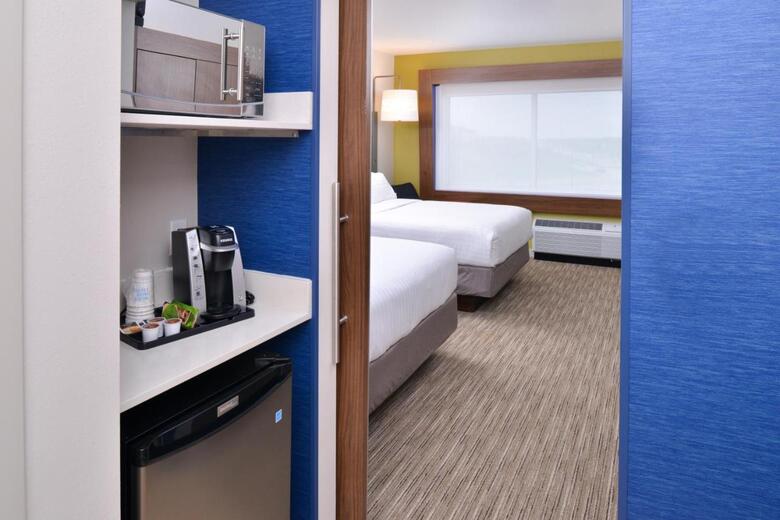 Hotel Holiday Inn Express And Suites Madison
