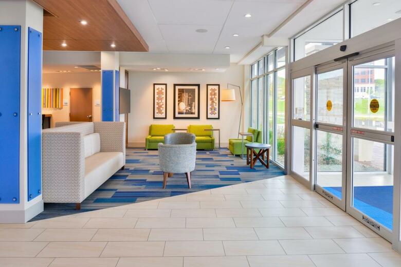 Hotel Holiday Inn Express And Suites Madison
