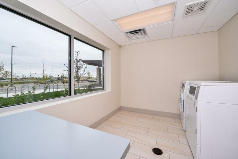 Hotel Holiday Inn Express And Suites Madison