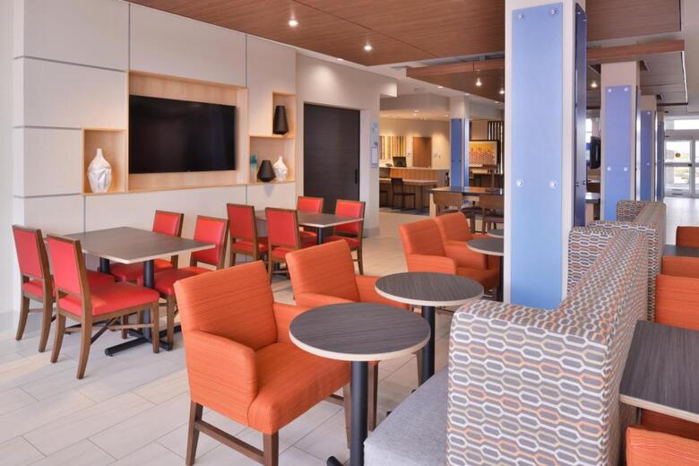 Hotel Holiday Inn Express And Suites Madison