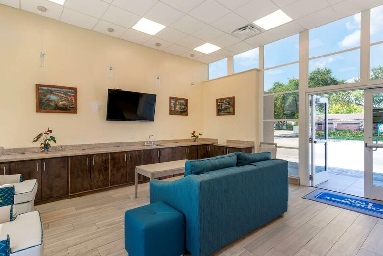Hotel Rodeway Inn Near Hollywood Beach