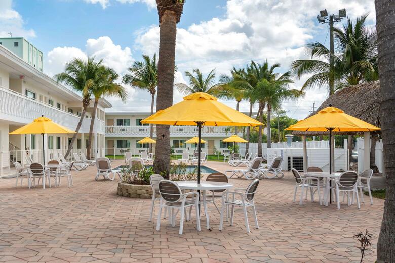 Hotel Rodeway Inn Near Hollywood Beach
