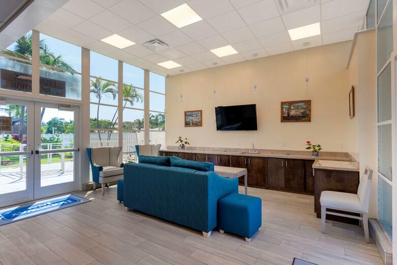 Hotel Rodeway Inn Near Hollywood Beach