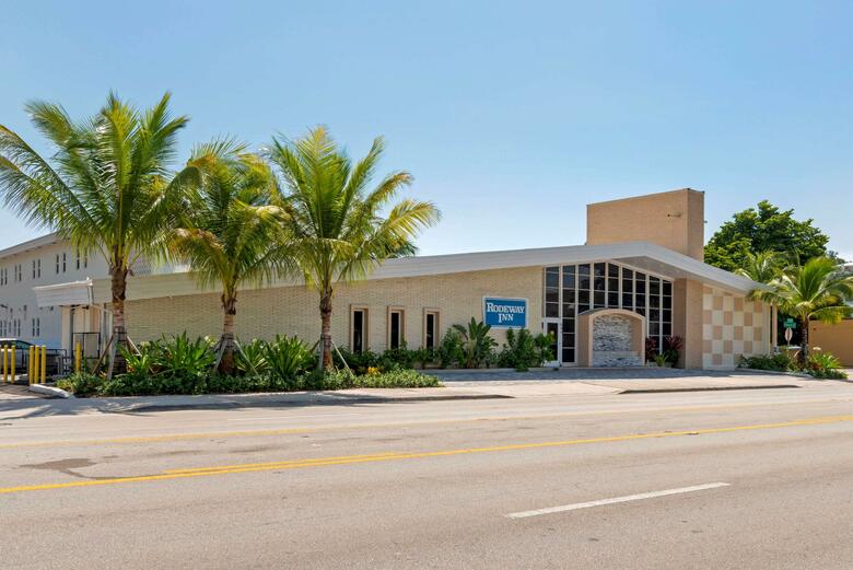 Hotel Rodeway Inn Near Hollywood Beach