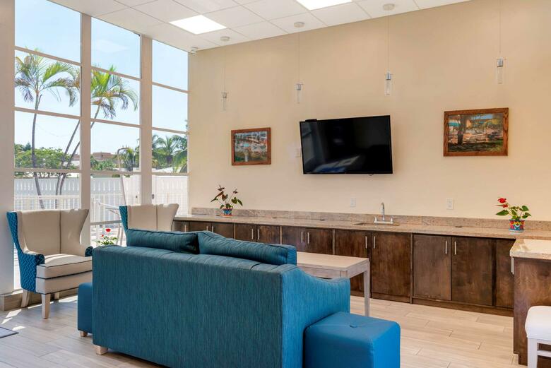 Hotel Rodeway Inn Near Hollywood Beach