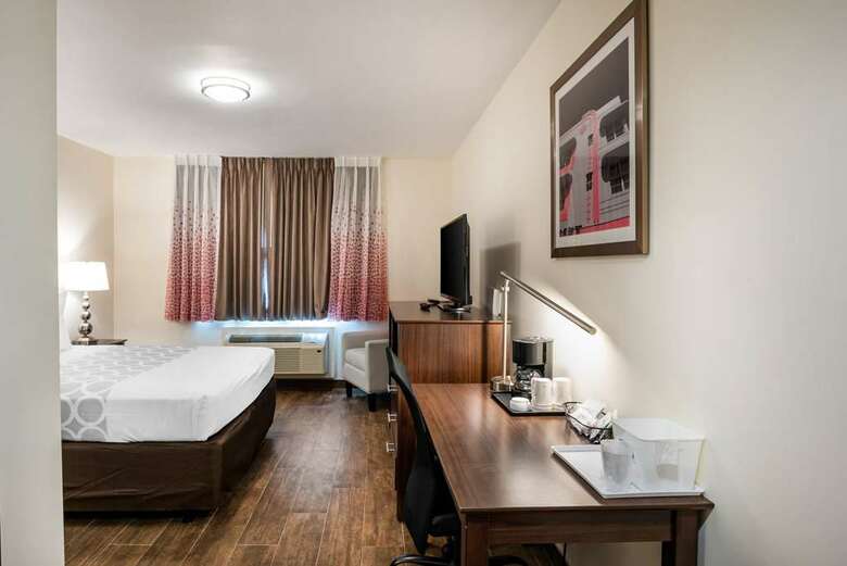Hotel Rodeway Inn Near Hollywood Beach