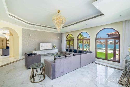 Villa Lux - The Dubai Paradise Palace