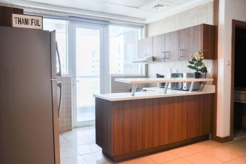 Apartamento Upgraded 2 Bd W Sea Views - Accommodates 6!
