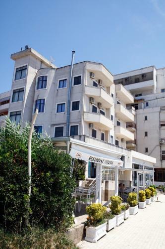 Hotel Tirona