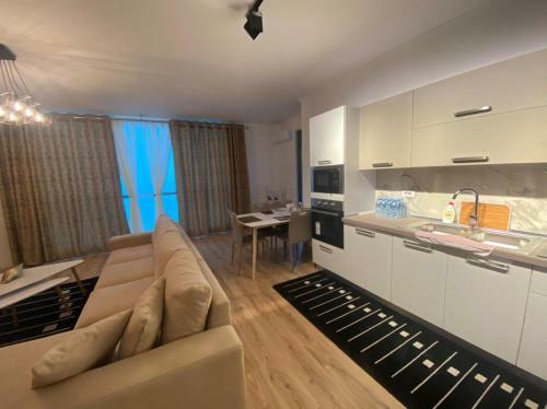 City Center& Sea View Apartment