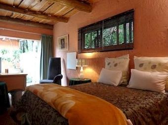Hostal Treetops & Treats Guest House