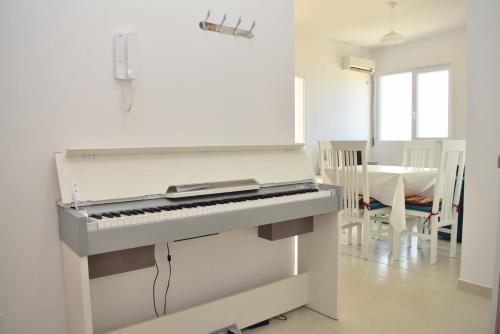 Sea View Apartment - 007