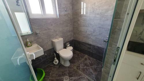 Hostal Villa Leni Oruci